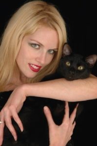 Suzi Lorraine – Idol Features